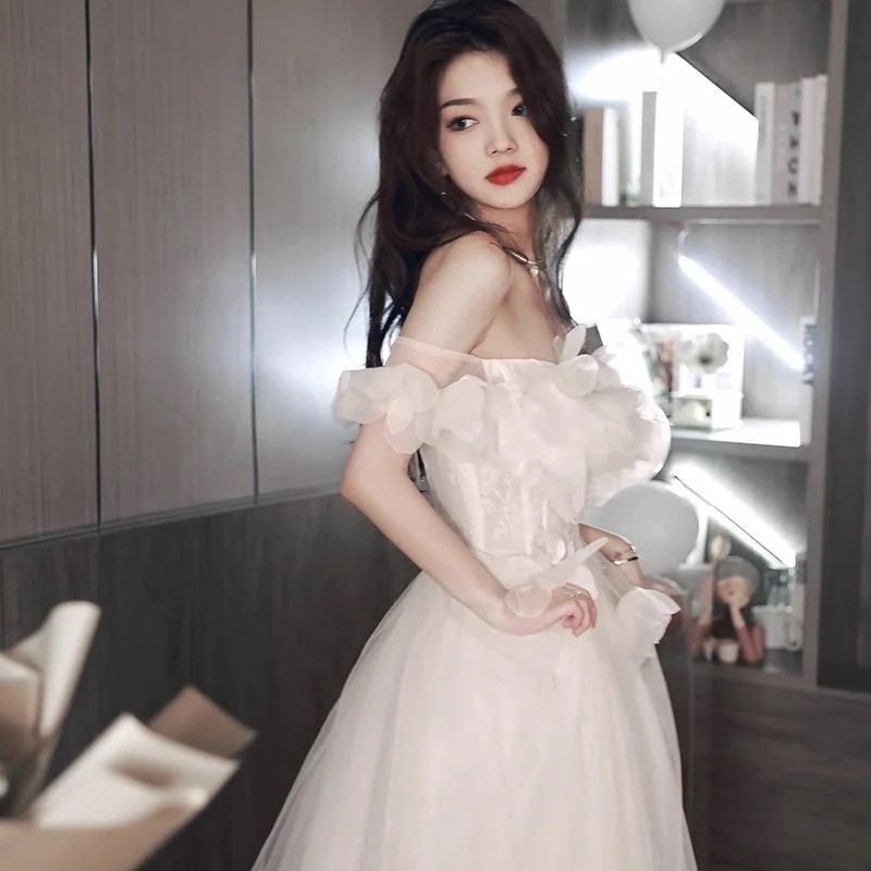 ハイエンドの誕生日を持つ女性のための白いドレス女性のための森ウェディングドレス ハイエンドの誕生日を持つ女性のための白いドレス女性のための森ウェディングドレス