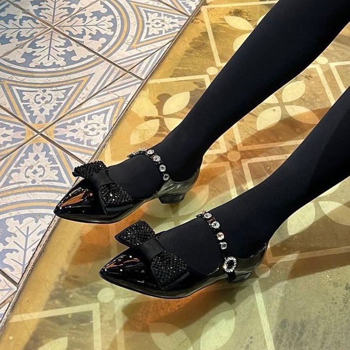 パツパツリボンポイントエナメルパンプス