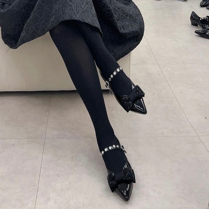 パツパツリボンポイントエナメルパンプス