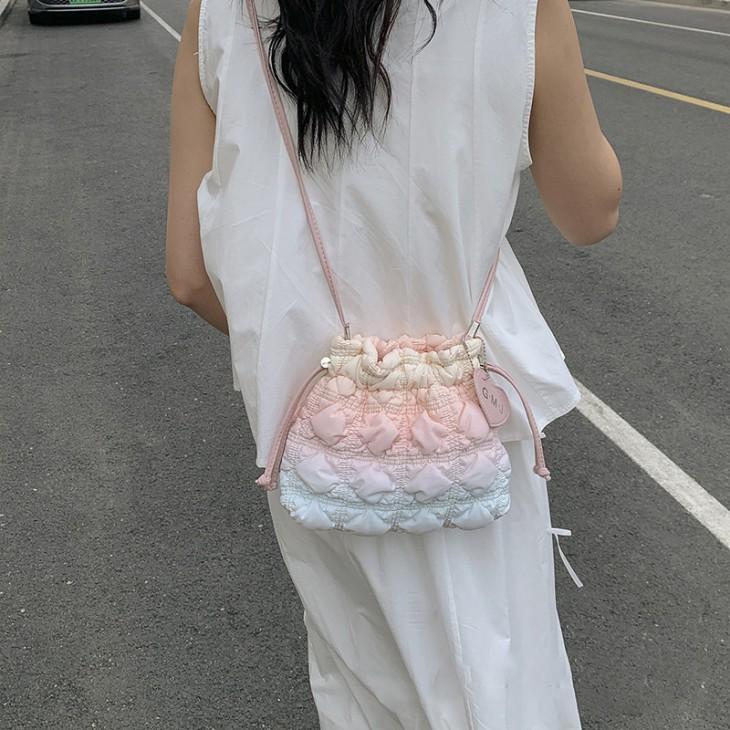 【期間限定】ショルダーバッグ キルティング 巾着 ハートチャーム かわいい 大人ガーリー お出かけ 2024秋冬新作【akb409-024】【予約販売:15-20日】宅込 【期間限定】ショルダーバッグ キルティング 巾着 ハートチャーム かわいい 大人ガーリー お出かけ 2024秋冬新作【akb409-024】【予約販売:15-20日】宅込