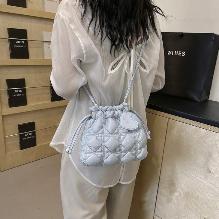 【期間限定】ショルダーバッグ キルティング 巾着 ハートチャーム かわいい 大人ガーリー お出かけ 2024秋冬新作【akb409-024】【予約販売:15-20日】宅込 【期間限定】ショルダーバッグ キルティング 巾着 ハートチャーム かわいい 大人ガーリー お出かけ 2024秋冬新作【akb409-024】【予約販売:15-20日】宅込