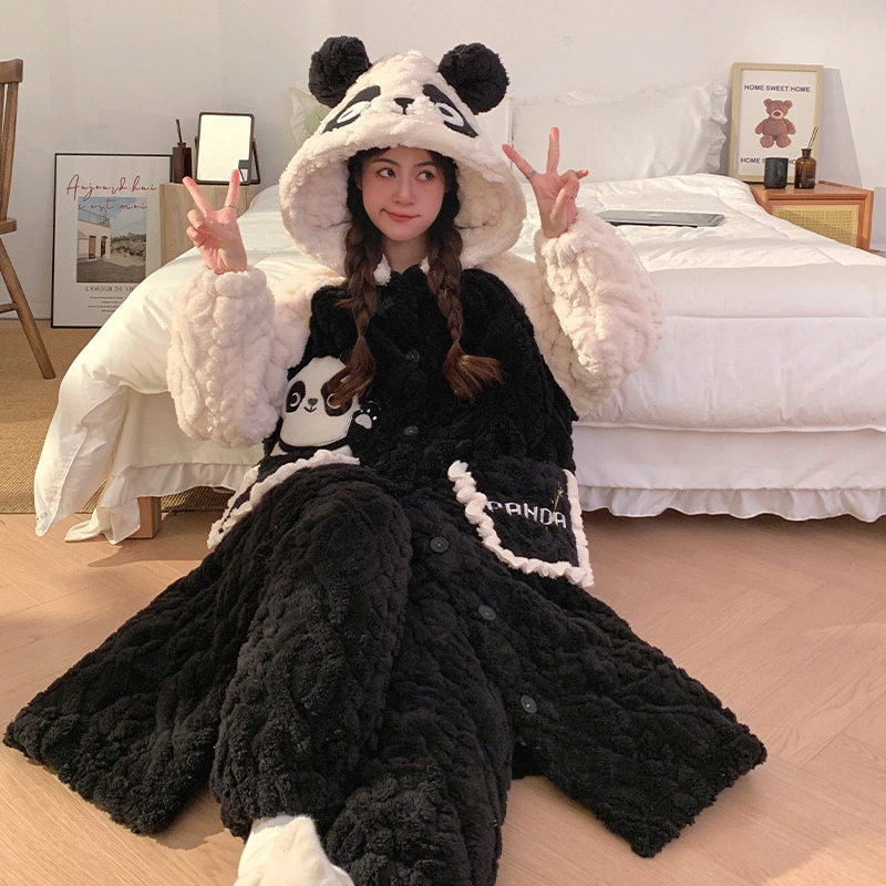 サンゴの絨毯の寝衣の女性の新型の3層は綿とベルベットを挟んで厚い冬のバスローブのパジャマの大きな目の奇妙な家庭服を着ている