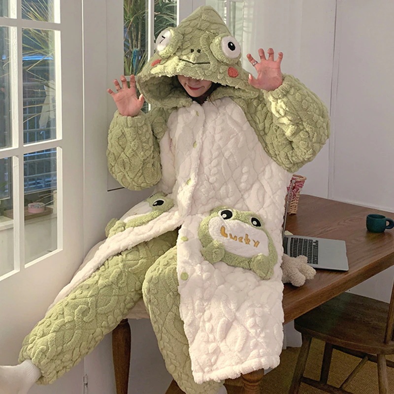 サンゴの絨毯の寝衣の女性の新型の3層は綿とベルベットを挟んで厚い冬のバスローブのパジャマの大きな目の奇妙な家庭服を着ている