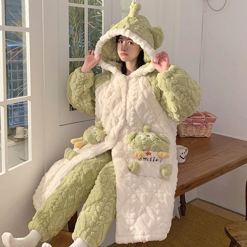 サンゴの絨毯の寝衣の女性の新型の3層は綿とベルベットを挟んで厚い冬のバスローブのパジャマの大きな目の奇妙な家庭服を着ている