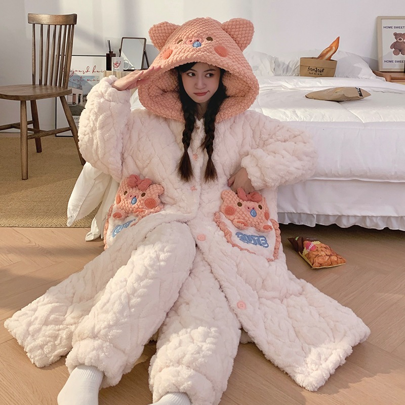 サンゴの絨毯の寝衣の女性の新型の3層は綿とベルベットを挟んで厚い冬のバスローブのパジャマの大きな目の奇妙な家庭服を着ている