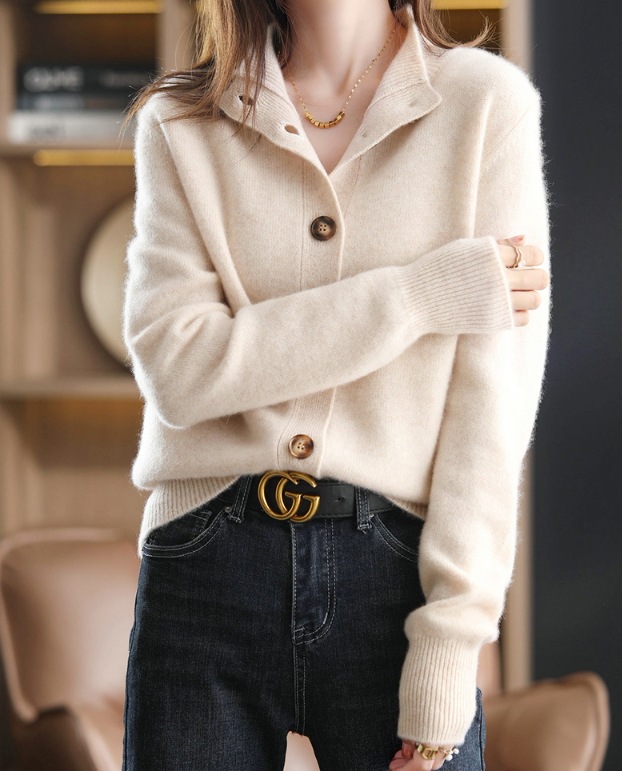 レディース トップス カーディガン ニットカーディガン 長袖 袖あり 襟なし スタンドカラー 前開き ボタン 中厚手 ニット かわいい 大人可愛い シンプル カジュアル おしゃれ こなれ感 ラフ 無地