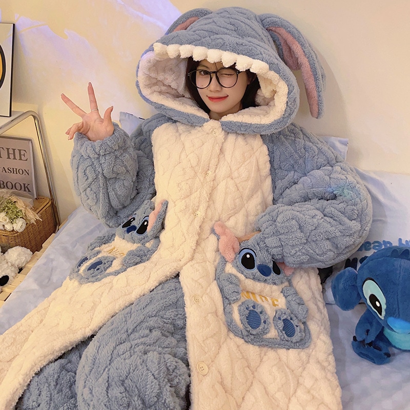 サンゴのベルベットの寝衣の女性秋冬の新しいベルベットの厚い綿のパジャマの中の長いフランネルの家庭服