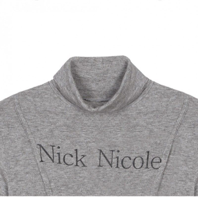 ニック&ニコールニコールピンタックラインタートルネックトップ_グレー ニック&ニコールニコールピンタックラインタートルネックトップ_グレー