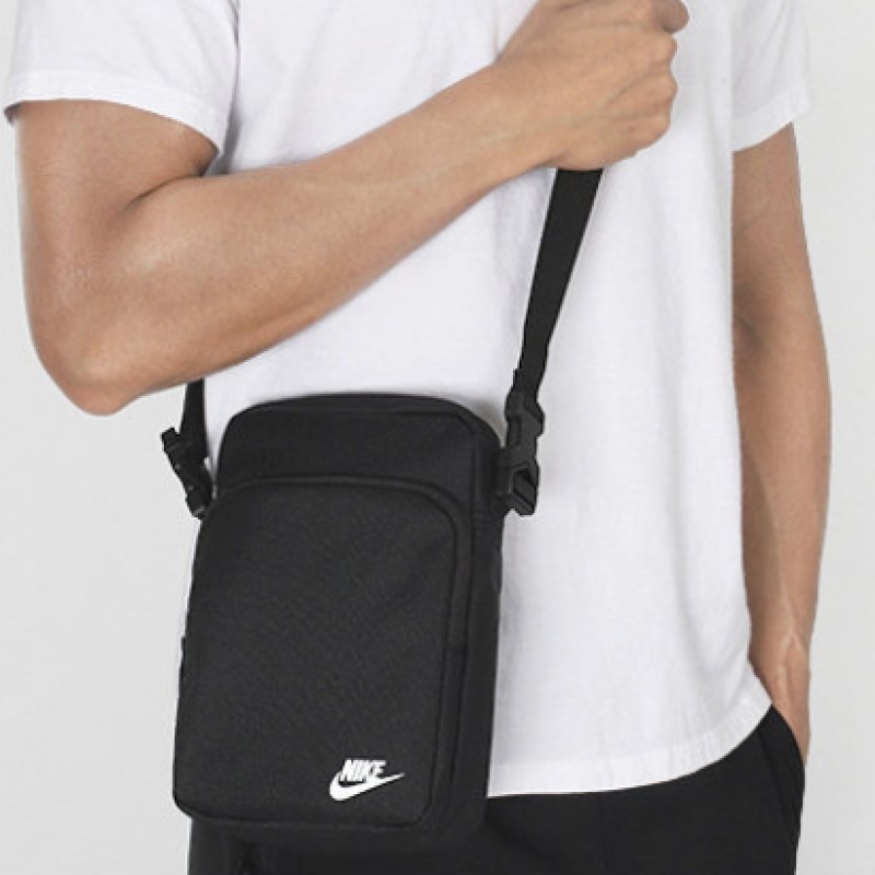 ナイキクロスボディバッグ DB0456-010 ヘリテージボディバッグ ナイキクロスボディバッグ DB0456-010 ヘリテージボディバッグ