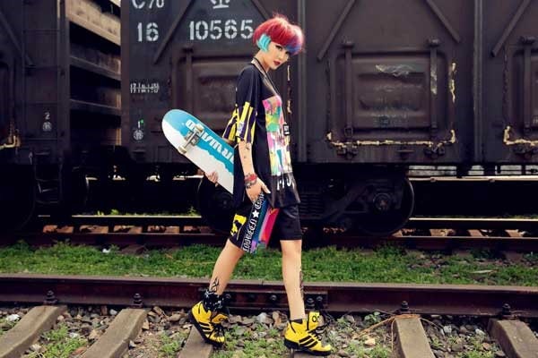 【プリント パーカー】新品 モナリザ スケーター ストリート ファッション