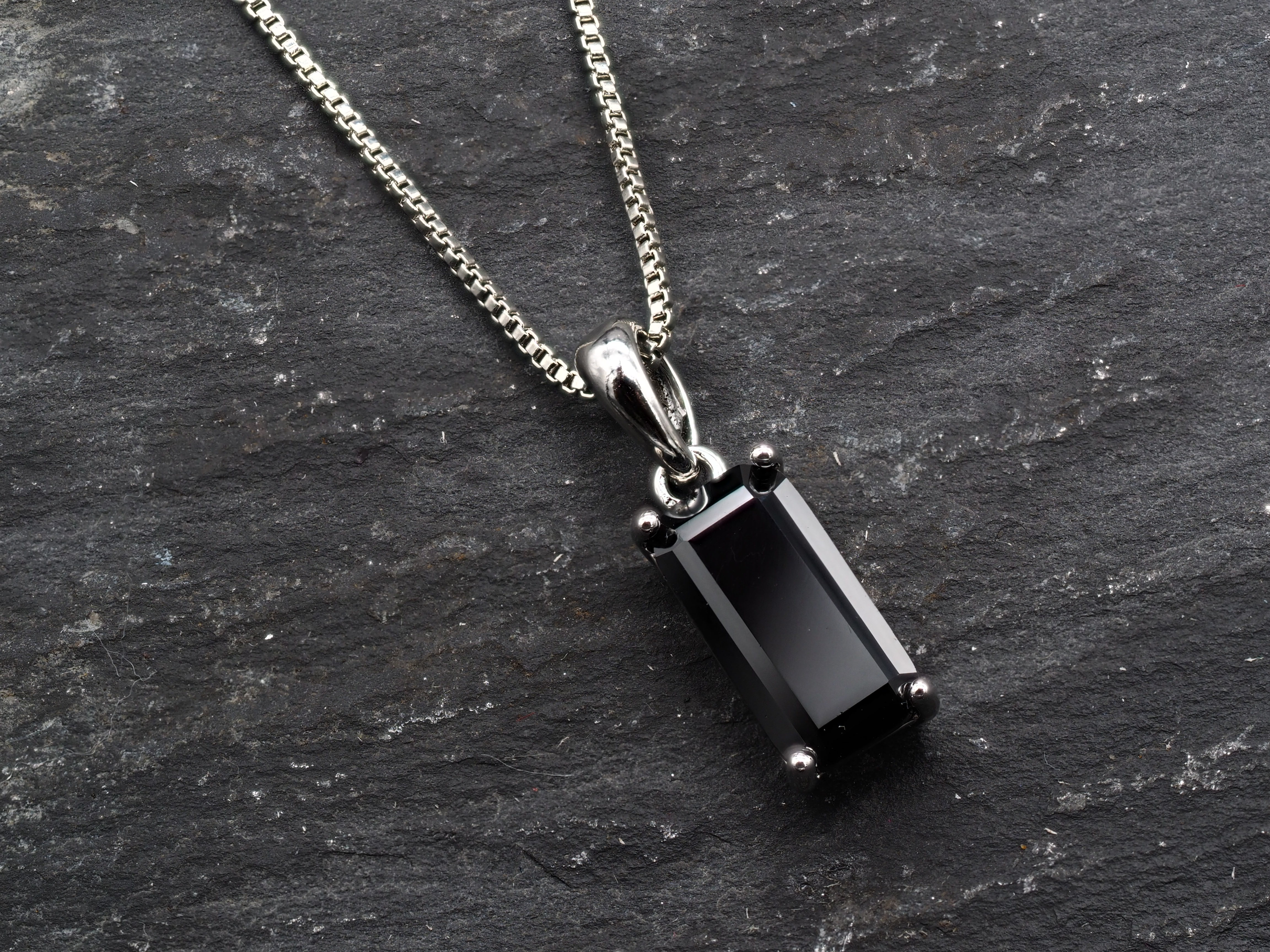 選べる!! 天然 ブラック ダイヤモンド ネックレス スクエアカット ベネチアンチェーン 18K イエローゴールド ホワイトゴールド 芸能人 ジュエリー ペンダント 誕生日 バレンタイン 宝石 貴金属 選べる!! 天然 ブラック ダイヤモンド ネックレス スクエアカット ベネチアンチェーン 18K イエローゴールド ホワイトゴールド 芸能人 ジュエリー ペンダント 誕生日 バレンタイン 宝石 貴金属