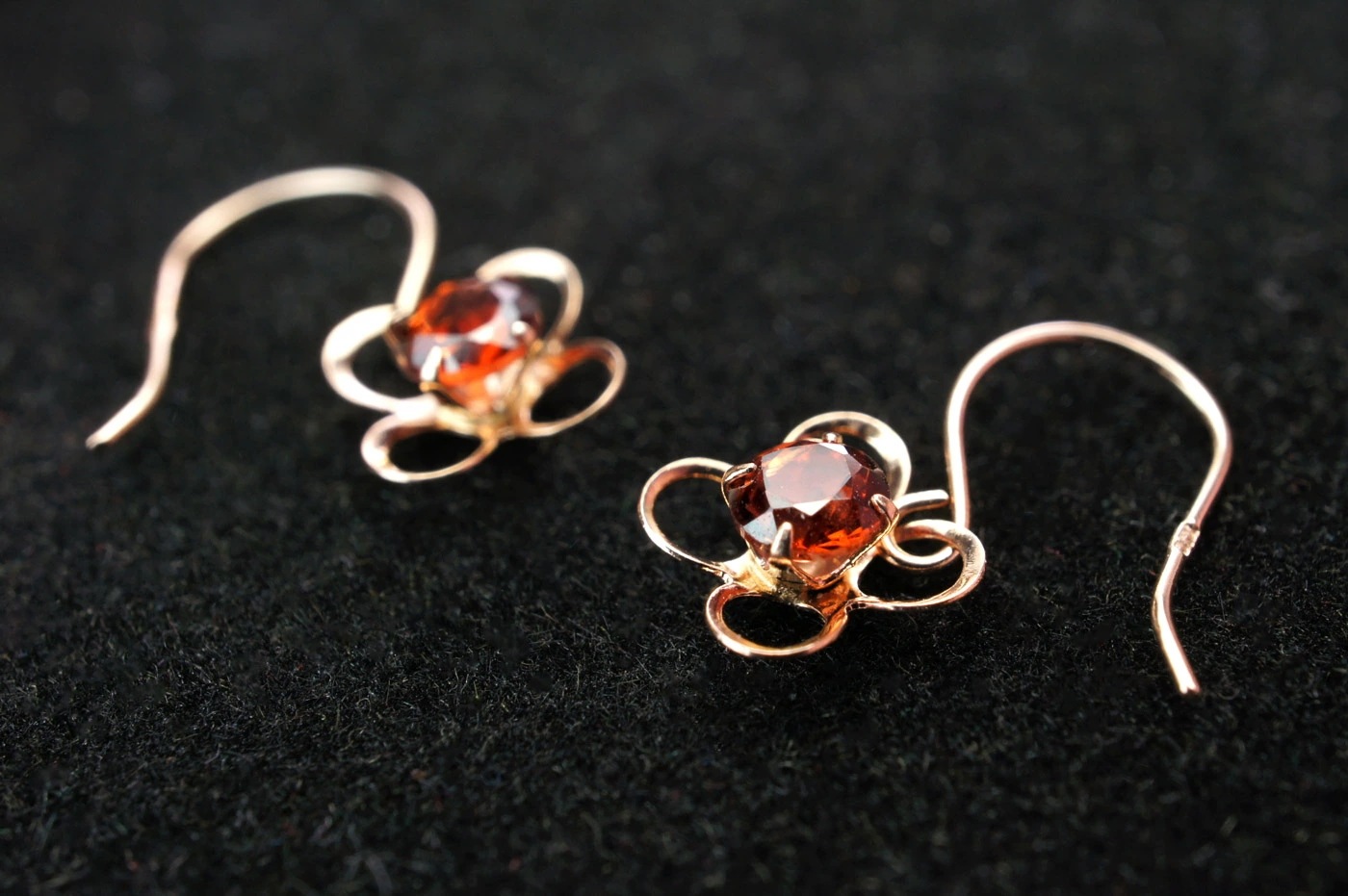 揺れてかわいい お花 ガーネット ピアス K10 華奢 ゴールド ロードライトガーネット 誕生石 1月 揺れてかわいい お花 ガーネット ピアス K10 華奢 ゴールド ロードライトガーネット 誕生石 1月