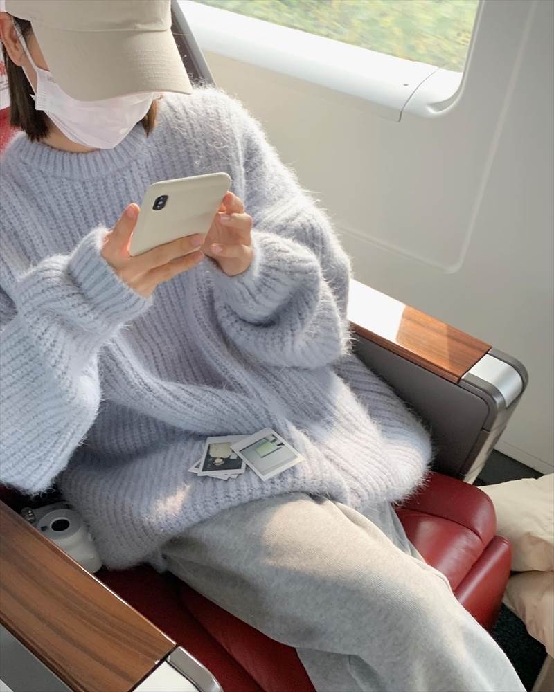 ニット トップス セーター プルオーバー クルーネック ドロップショルダー 長袖 萌袖 個性的 アプリコット グレー レディース くすみ 秋 冬 ミドル ロング ルーズ ママ マタニティ フェミニン