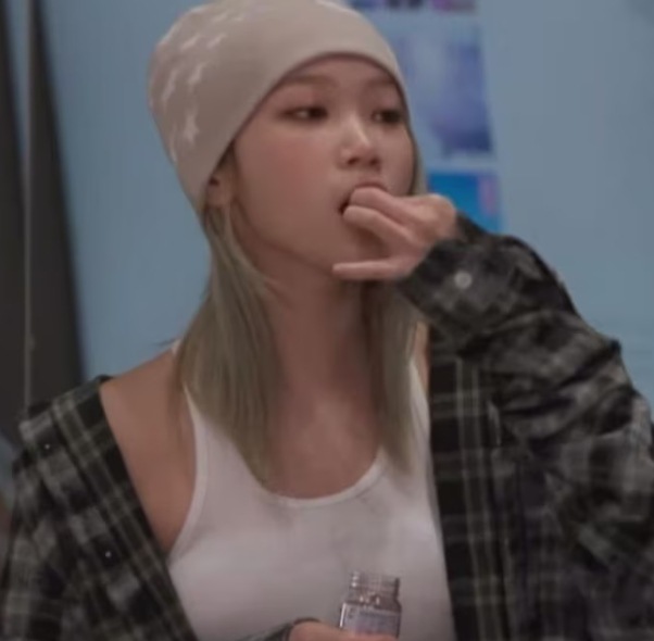 オーバーフィット ダメージチェックシャツ/ Lesserafim チェウォン着用