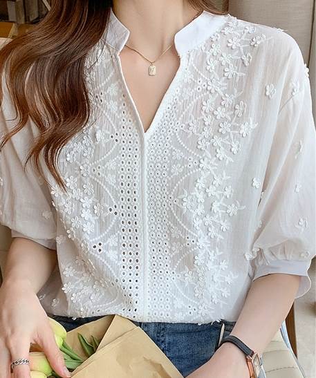 レディース トップス プルオーバー 5分袖 パフスリーブ Vネック ストレート 刺繍 かわいい 大人可愛い きれいめ カジュアル 上品 ガーリー エレガント 存在感 キュート 清潔感 爽やか