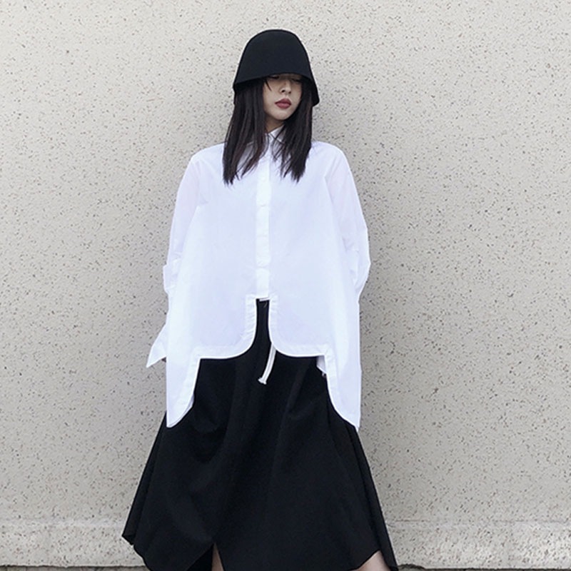女性の不規則な薄いセクションルーズ長袖シャツ2022年春の新しいパーソナライズされたデザインレディースシャツ無地多目的トレンドラージサイズカジュアルシャツレディースファッション長袖シャツ 女性の不規則な薄いセクションルーズ長袖シャツ2022年春の新しいパーソナライズされたデザインレディースシャツ無地多目的トレンドラージサイズカジュアルシャツレディースファッション長袖シャツ