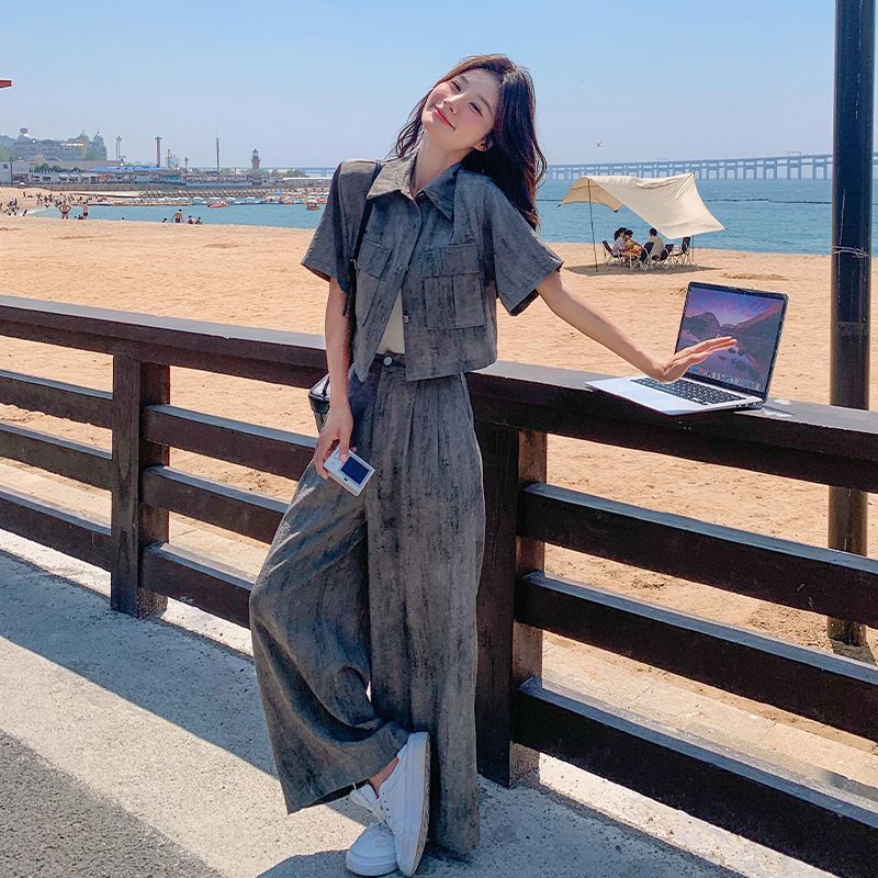 韓国の半袖シャツ ワイドパンツ 2セット 夏 2025年新作 カジュアル・スーツ 韓国 セットアップ セットアップ スウェット セットアップ 韓国の半袖シャツ ワイドパンツ 2セット 夏 2025年新作 カジュアル・スーツ 韓国 セットアップ セットアップ スウェット セットアップ