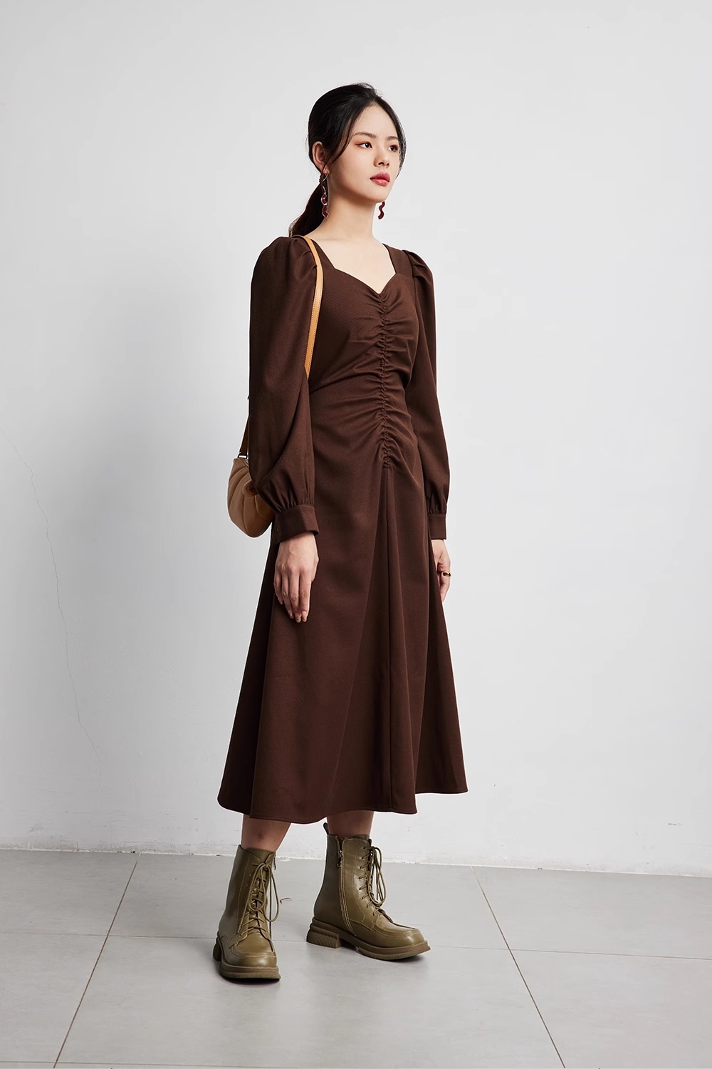 レトロ フランス 秋 デザイン 鎖骨 長袖 ドレス 個性的 ワンピース 袖あり 長袖 襟なし 大人可愛い きれいめ シンプル 大人 上品 おしゃれ お洒落 無地 秋 冬 10代 20代 30代 40代