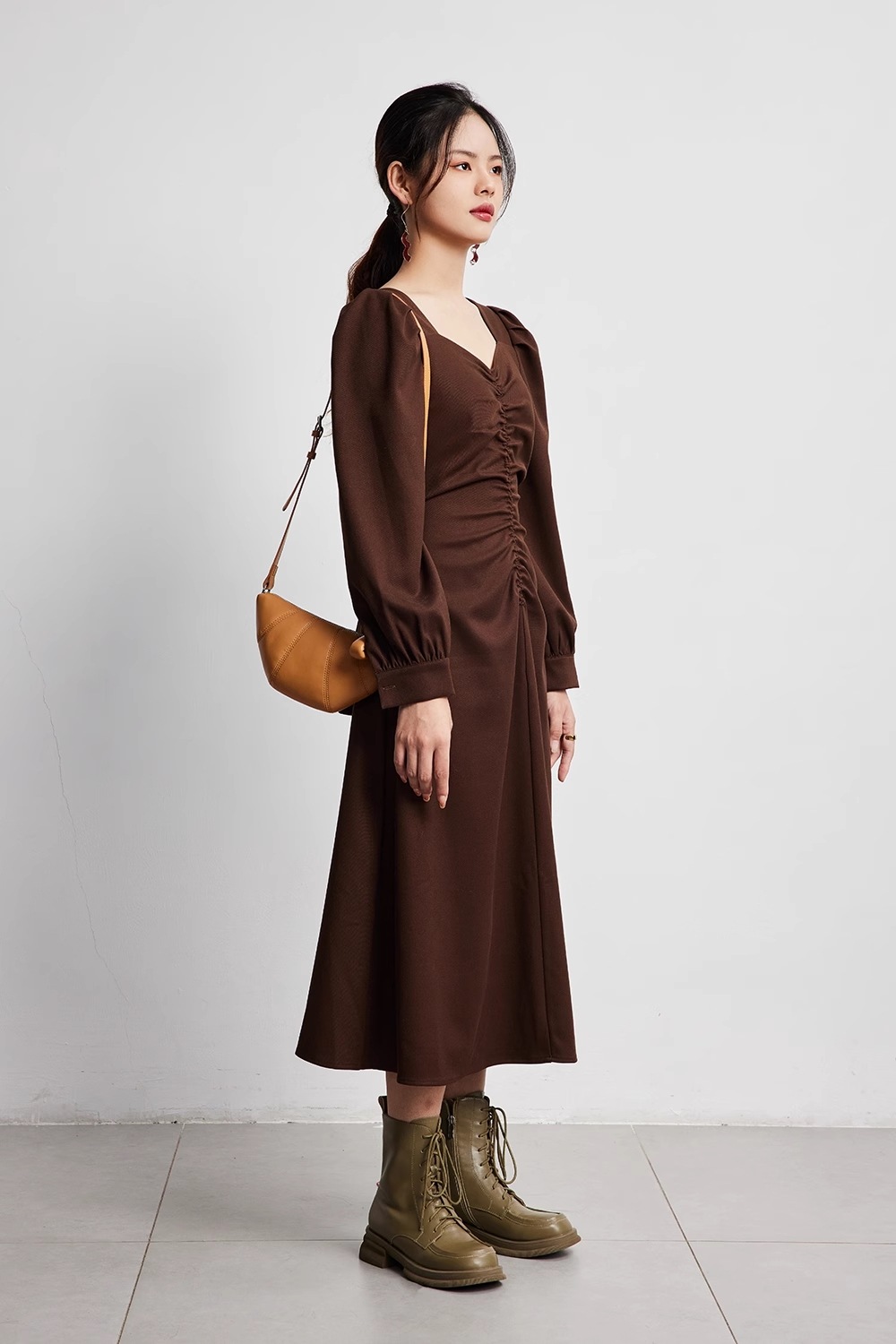 レトロ フランス 秋 デザイン 鎖骨 長袖 ドレス 個性的 ワンピース 袖あり 長袖 襟なし 大人可愛い きれいめ シンプル 大人 上品 おしゃれ お洒落 無地 秋 冬 10代 20代 30代 40代