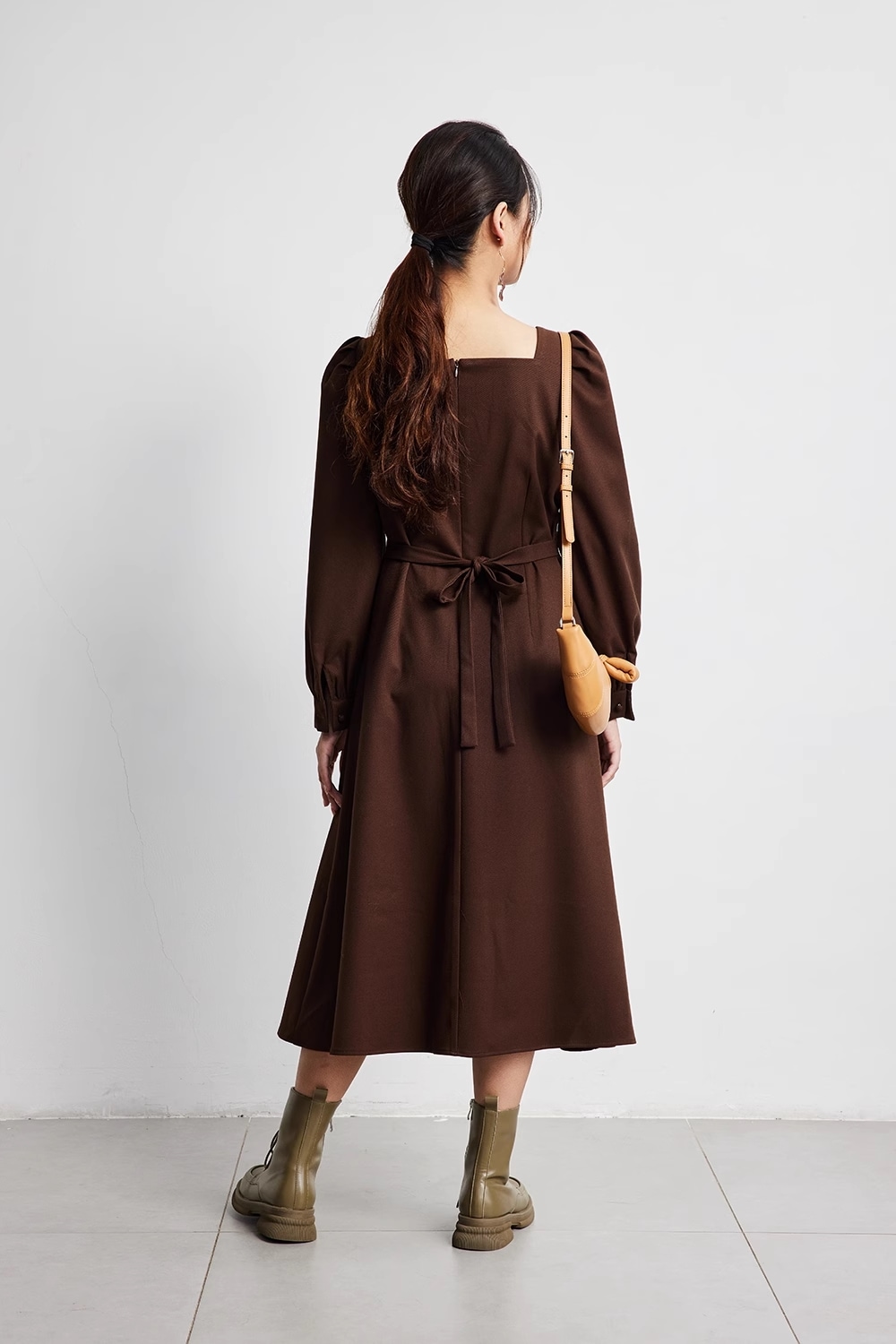 レトロ フランス 秋 デザイン 鎖骨 長袖 ドレス 個性的 ワンピース 袖あり 長袖 襟なし 大人可愛い きれいめ シンプル 大人 上品 おしゃれ お洒落 無地 秋 冬 10代 20代 30代 40代