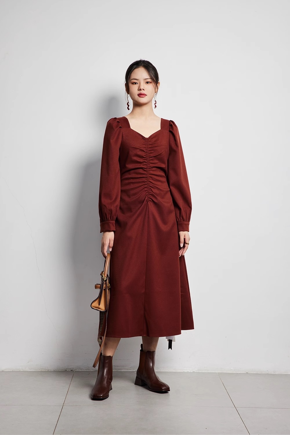 レトロ フランス 秋 デザイン 鎖骨 長袖 ドレス 個性的 ワンピース 袖あり 長袖 襟なし 大人可愛い きれいめ シンプル 大人 上品 おしゃれ お洒落 無地 秋 冬 10代 20代 30代 40代