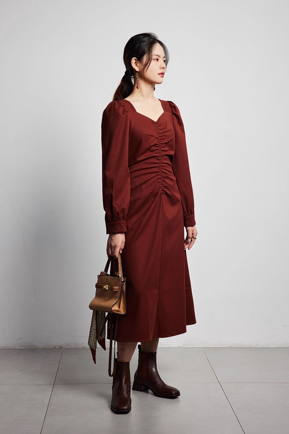 レトロ フランス 秋 デザイン 鎖骨 長袖 ドレス 個性的 ワンピース 袖あり 長袖 襟なし 大人可愛い きれいめ シンプル 大人 上品 おしゃれ お洒落 無地 秋 冬 10代 20代 30代 40代