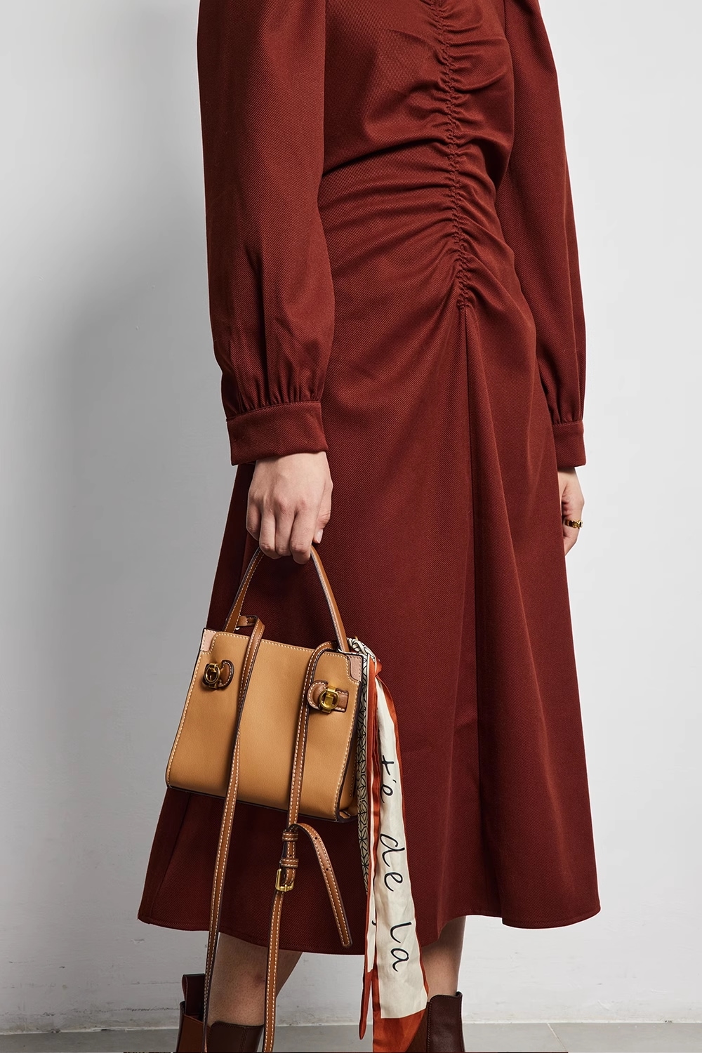 レトロ フランス 秋 デザイン 鎖骨 長袖 ドレス 個性的 ワンピース 袖あり 長袖 襟なし 大人可愛い きれいめ シンプル 大人 上品 おしゃれ お洒落 無地 秋 冬 10代 20代 30代 40代