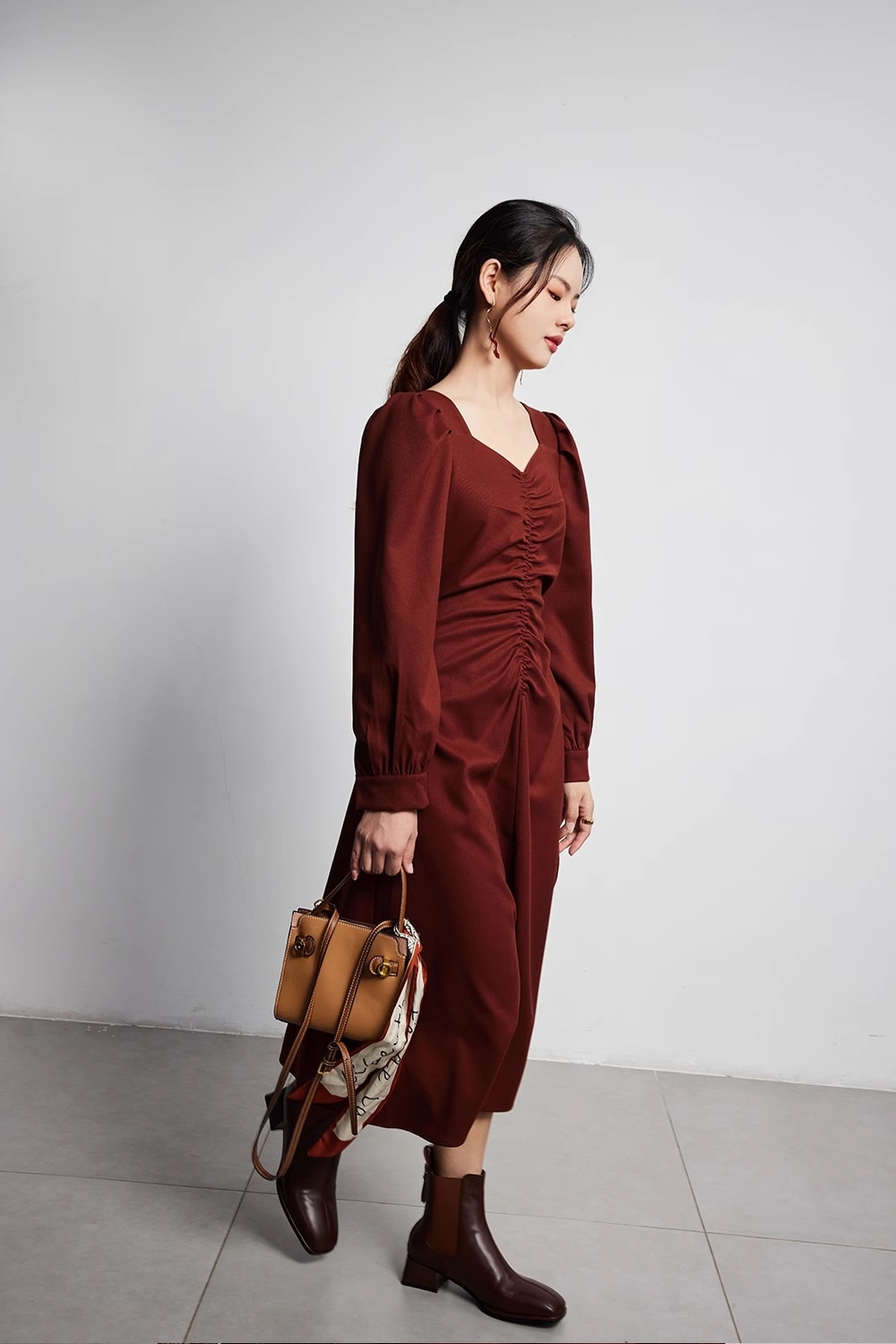 レトロ フランス 秋 デザイン 鎖骨 長袖 ドレス 個性的 ワンピース 袖あり 長袖 襟なし 大人可愛い きれいめ シンプル 大人 上品 おしゃれ お洒落 無地 秋 冬 10代 20代 30代 40代