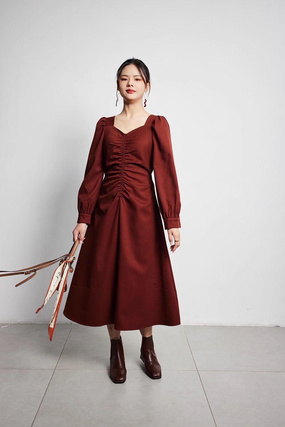 レトロ フランス 秋 デザイン 鎖骨 長袖 ドレス 個性的 ワンピース 袖あり 長袖 襟なし 大人可愛い きれいめ シンプル 大人 上品 おしゃれ お洒落 無地 秋 冬 10代 20代 30代 40代