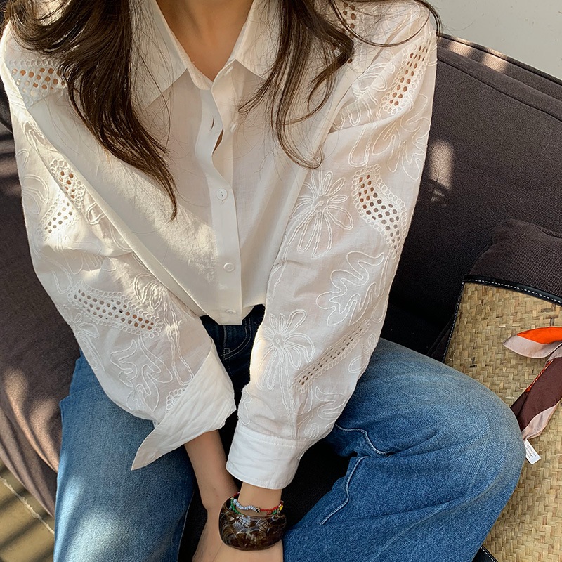 長いxierフランスの長袖の女性のための長袖の白いシャツ2025年春春新しい中空の高級光豪華な女性のトップ 長いxierフランスの長袖の女性のための長袖の白いシャツ2025年春春新しい中空の高級光豪華な女性のトップ