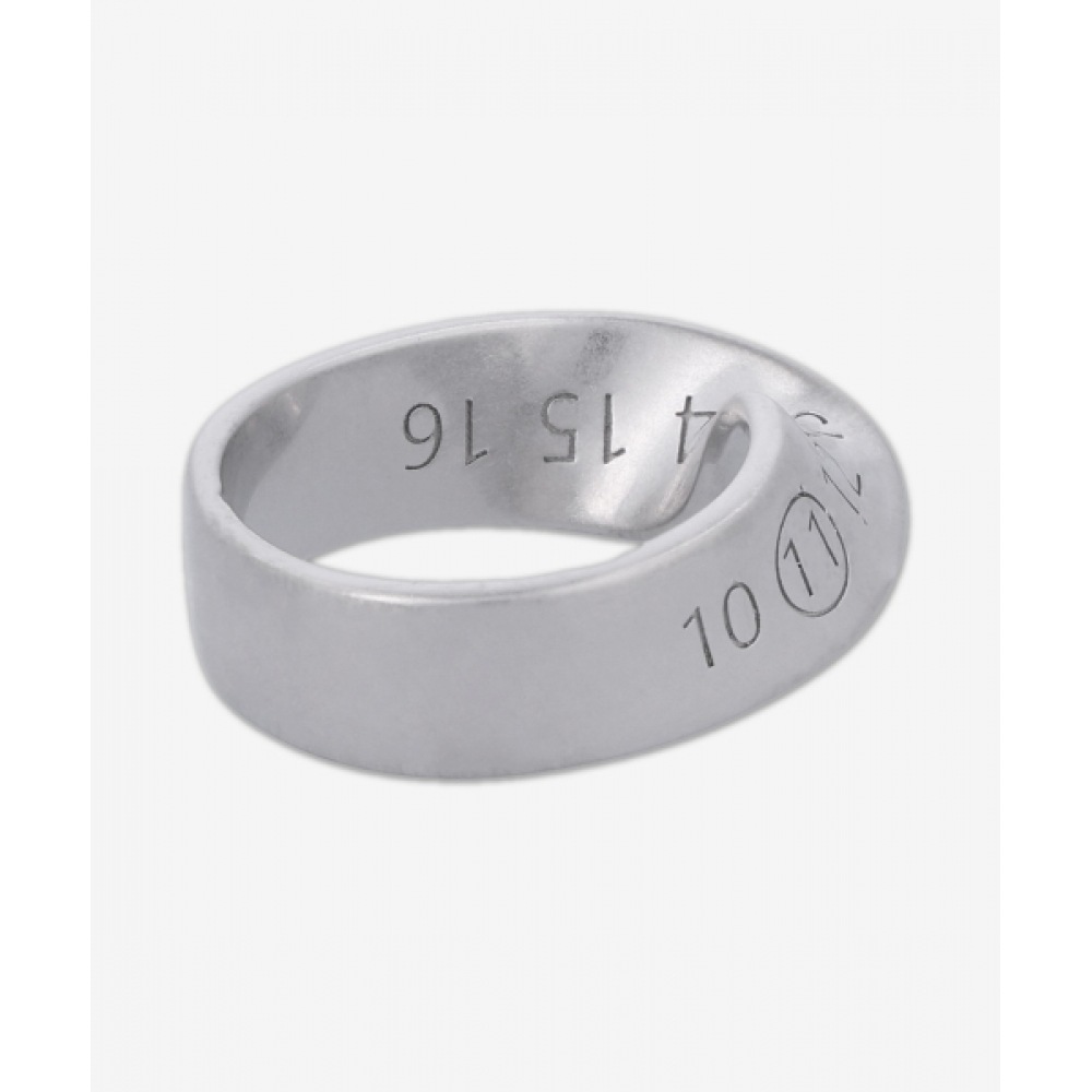 メゾンマルジェラツイストナンバリングリング-シルバー/SM2UQ0031S12975951 メゾンマルジェラツイストナンバリングリング-シルバー/SM2UQ0031S12975951