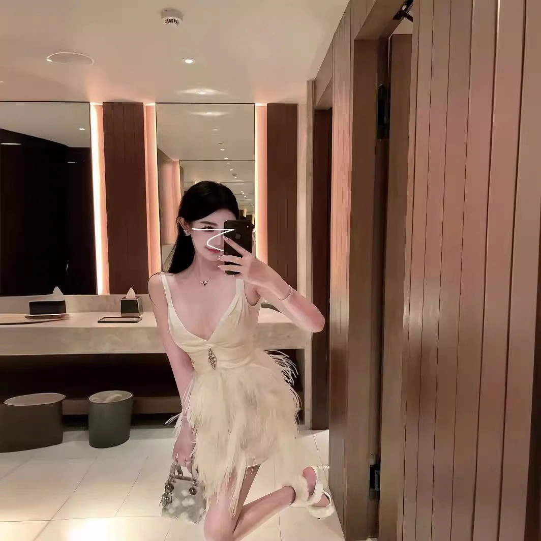 サスペンダードレスは純粋でセクシーな感じ深いv重工業メッシュイレギュラースカートは超妖精気質を持っています