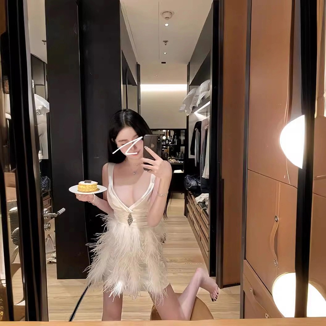 サスペンダードレスは純粋でセクシーな感じ深いv重工業メッシュイレギュラースカートは超妖精気質を持っています