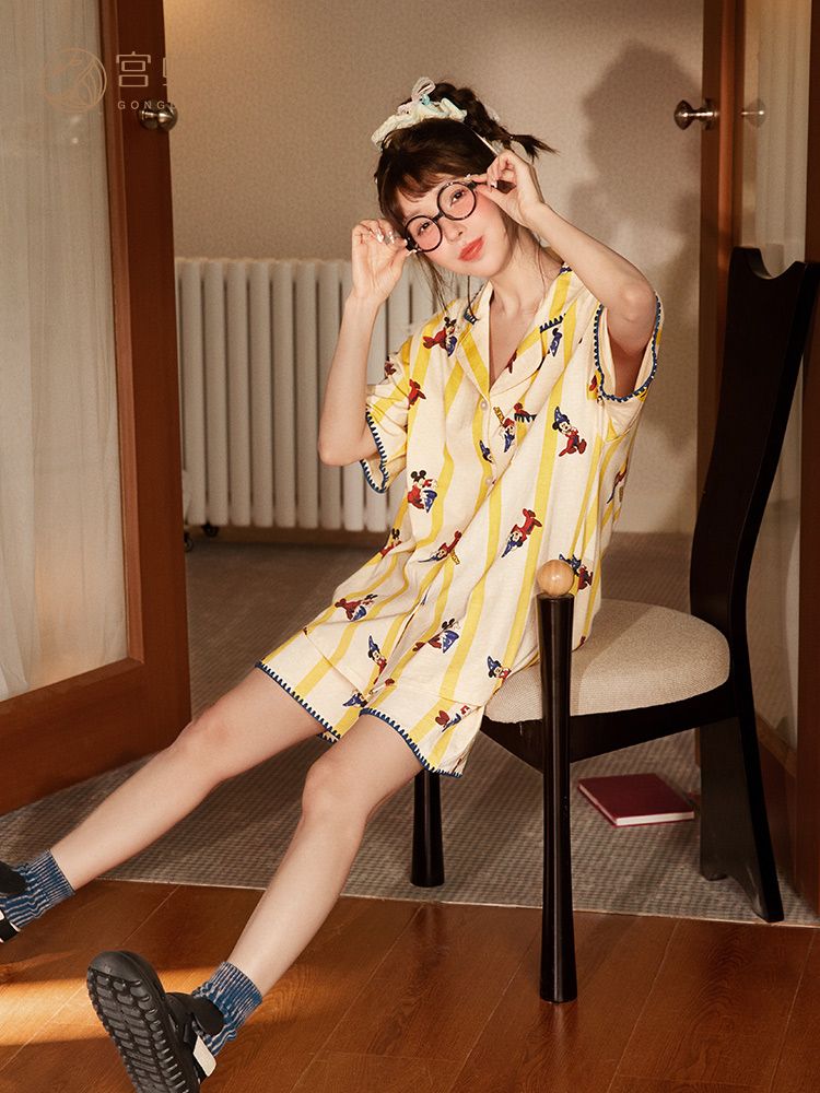 宮蝶【涼感タイプ】ミッキー夏パジャマ女性モーデル綿半袖ストライプホームウェアセット