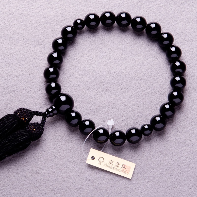 数珠 男性用 京念珠 ブラックオニキス 数珠袋付 黒オニキス 片手22玉 共仕立 主珠12mm 本絹頭房 京都珠数製造卸協同組合加盟店謹製 略式数珠 紳士 メンズ 葬儀 通夜 法事 法要 葬祭メール 数珠 男性用 京念珠 ブラックオニキス 数珠袋付 黒オニキス 片手22玉 共仕立 主珠12mm 本絹頭房 京都珠数製造卸協同組合加盟店謹製 略式数珠 紳士 メンズ 葬儀 通夜 法事 法要 葬祭メール