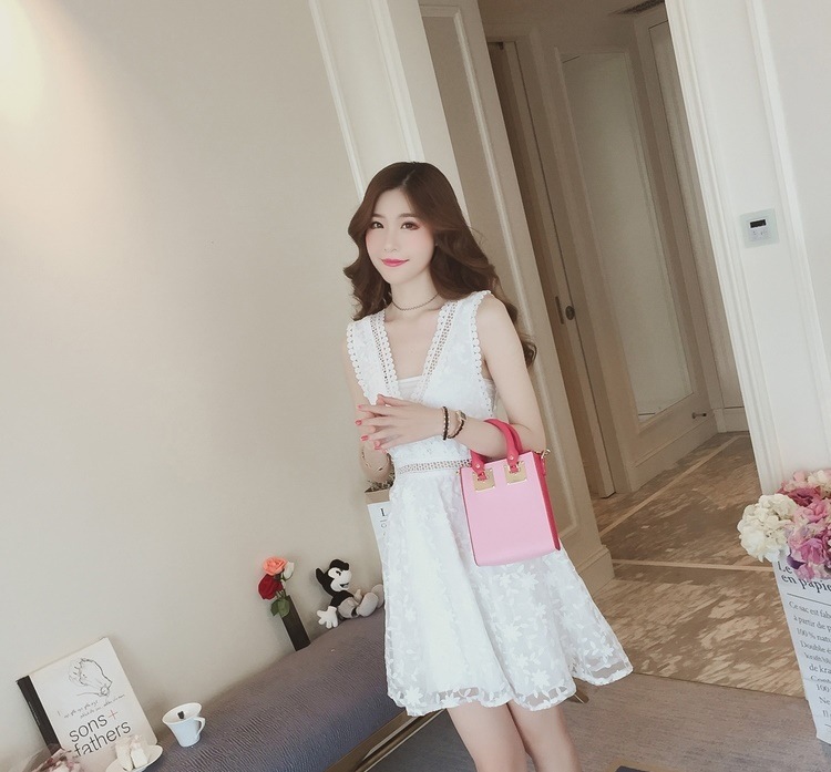 1626.ノースリーブ花柄レースワンピース(ホワイト)2019 春夏 sale パーティー 女子会 結婚式 お呼ばれ レストラン 演奏会 1626.ノースリーブ花柄レースワンピース(ホワイト)2019 春夏 sale パーティー 女子会 結婚式 お呼ばれ レストラン 演奏会