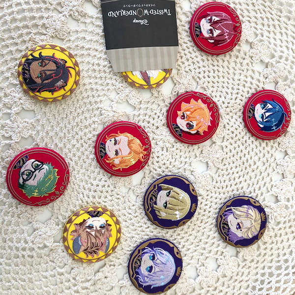 Qoo10] ディズニー ツイステッドワンダーランド 刺繍 缶バッ
