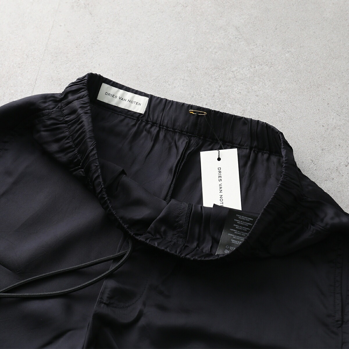 DRIES VAN NOTEN ドリスヴァンノッテン ハーフパンツ PIPERI ピペリ 020931 1427 メンズ ショーツ ショートパンツ レーヨン 509/NAV 【mega】 DRIES VAN NOTEN ドリスヴァンノッテン ハーフパンツ PIPERI ピペリ 020931 1427 メンズ ショーツ ショートパンツ レーヨン 509/NAV 【mega】