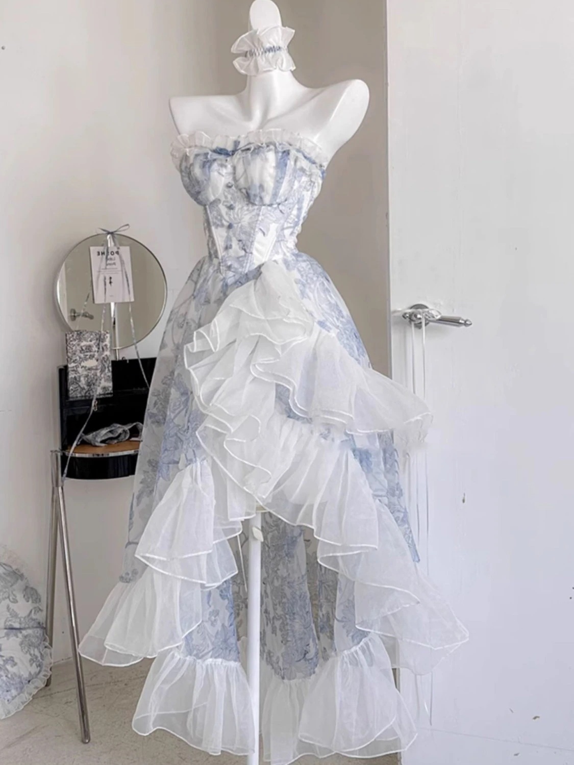 ロリータ 二次元 青い小花 胸つきワンピース夏 プリンセスロリータロングスカート ロリータ 二次元 青い小花 胸つきワンピース夏 プリンセスロリータロングスカート