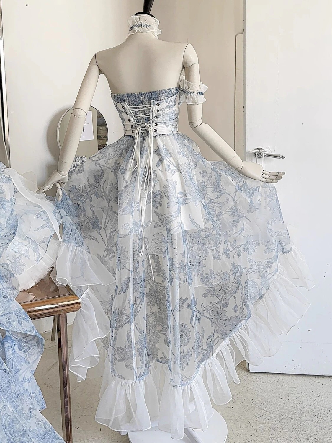 ロリータ 二次元 青い小花 胸つきワンピース夏 プリンセスロリータロングスカート ロリータ 二次元 青い小花 胸つきワンピース夏 プリンセスロリータロングスカート