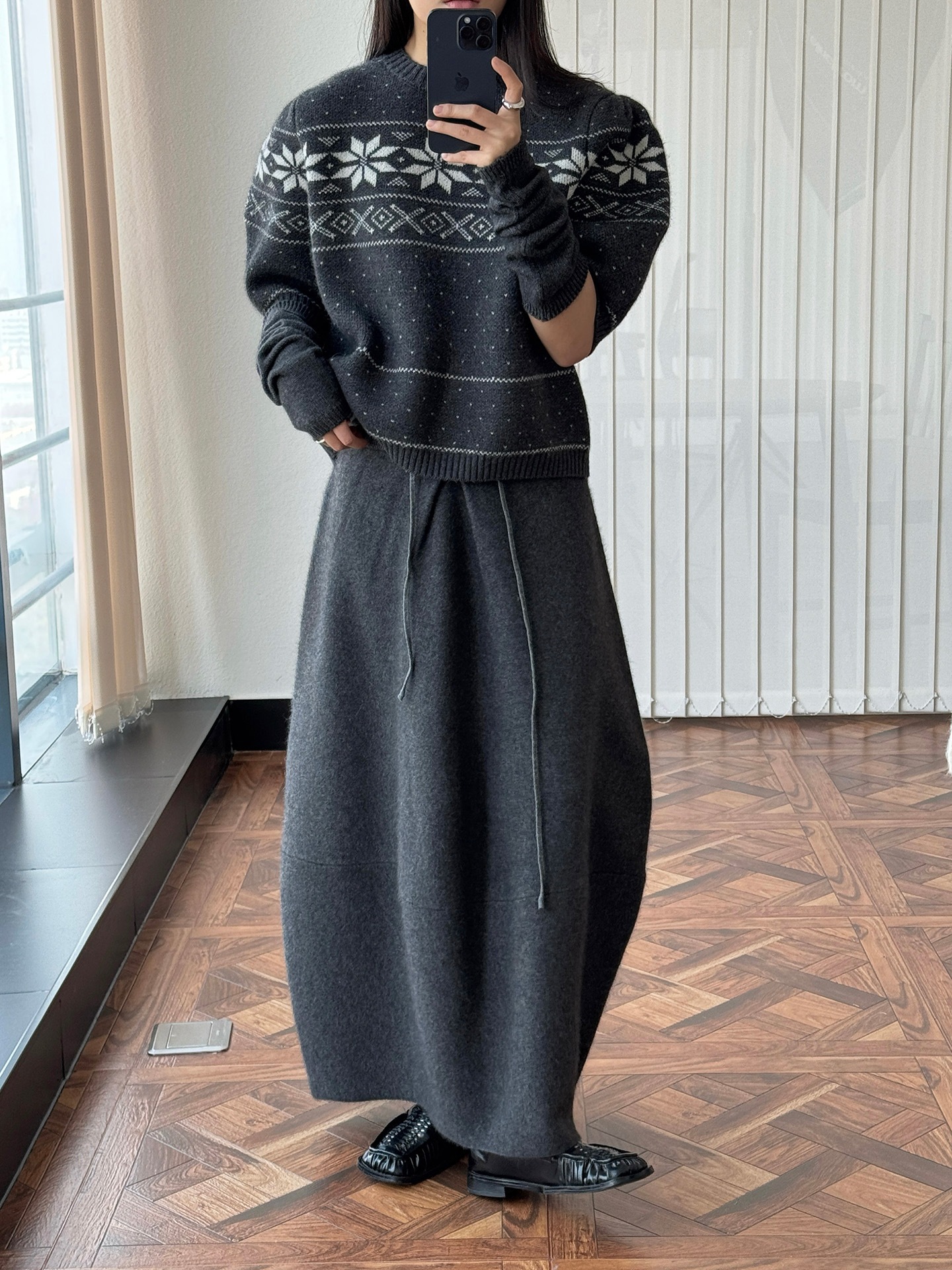 盧浮春の新作韓国版の流行文芸のつぼみのウールの半身のスカートの柔らかい繊細なカジュアルなロングスカートの女性 盧浮春の新作韓国版の流行文芸のつぼみのウールの半身のスカートの柔らかい繊細なカジュアルなロングスカートの女性