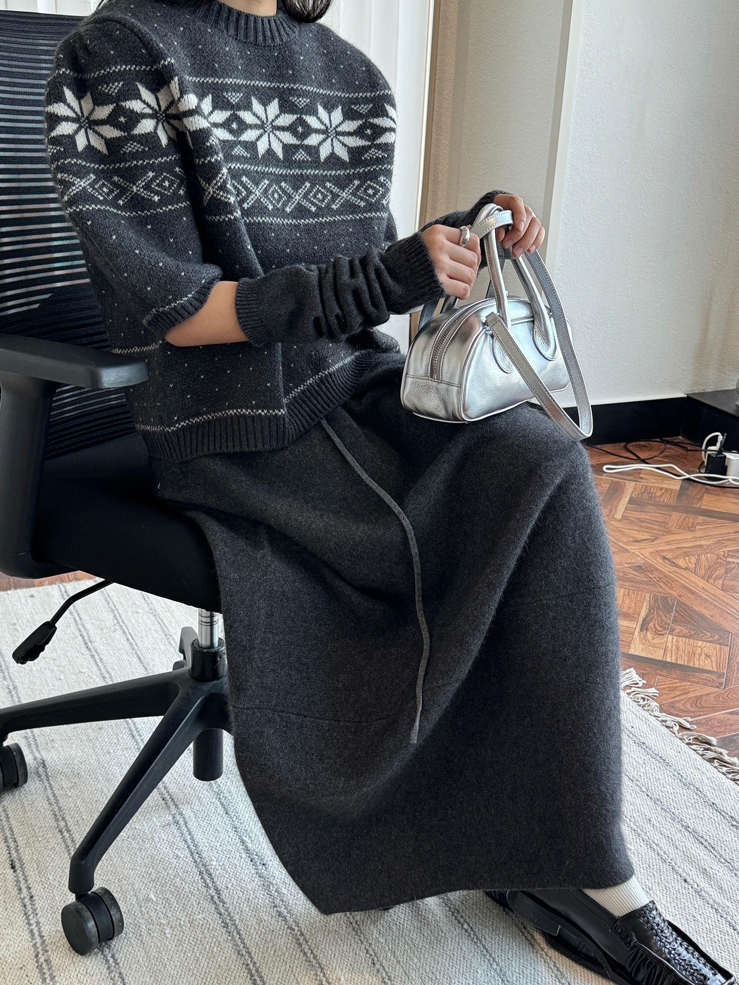 盧浮春の新作韓国版の流行文芸のつぼみのウールの半身のスカートの柔らかい繊細なカジュアルなロングスカートの女性 盧浮春の新作韓国版の流行文芸のつぼみのウールの半身のスカートの柔らかい繊細なカジュアルなロングスカートの女性