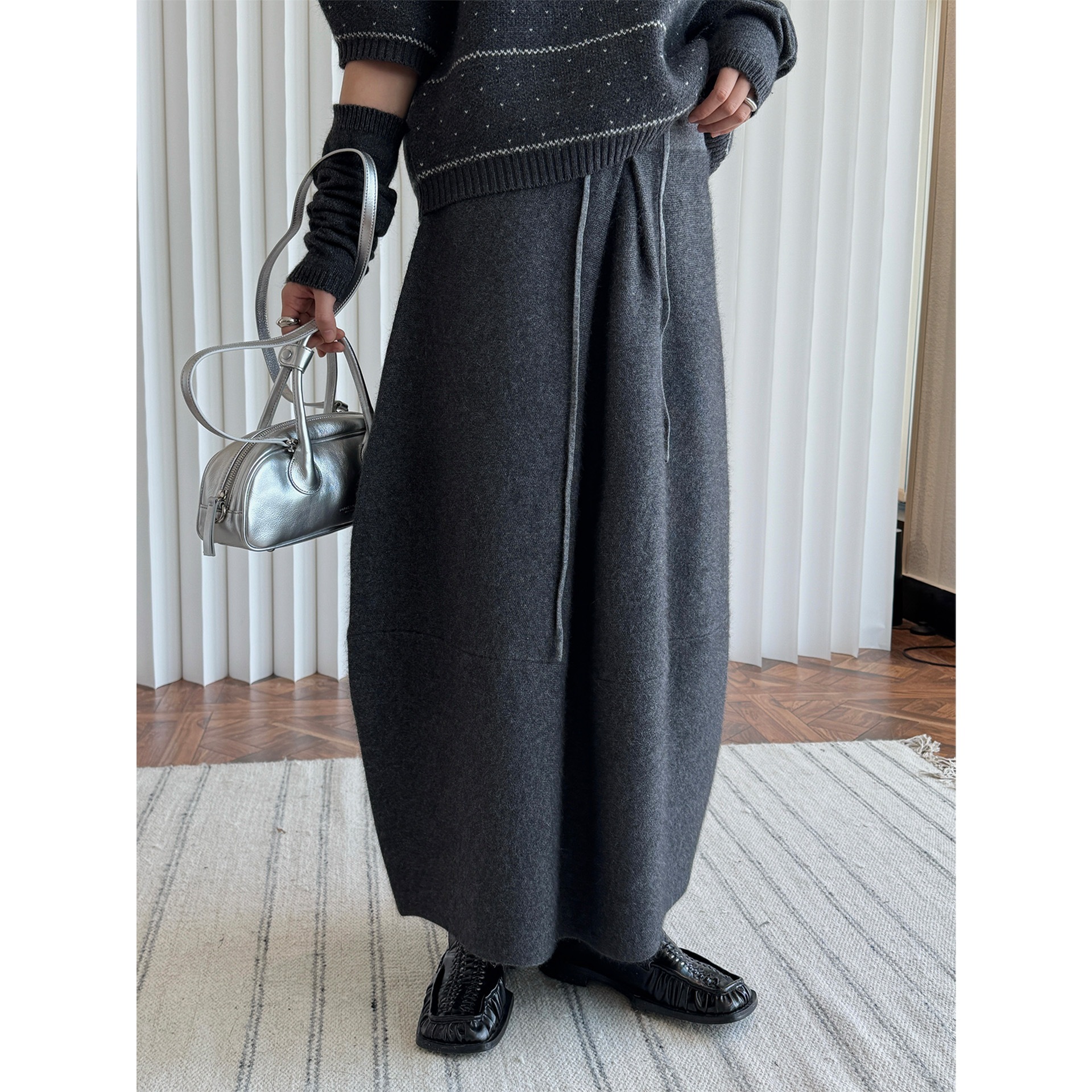 盧浮春の新作韓国版の流行文芸のつぼみのウールの半身のスカートの柔らかい繊細なカジュアルなロングスカートの女性 盧浮春の新作韓国版の流行文芸のつぼみのウールの半身のスカートの柔らかい繊細なカジュアルなロングスカートの女性