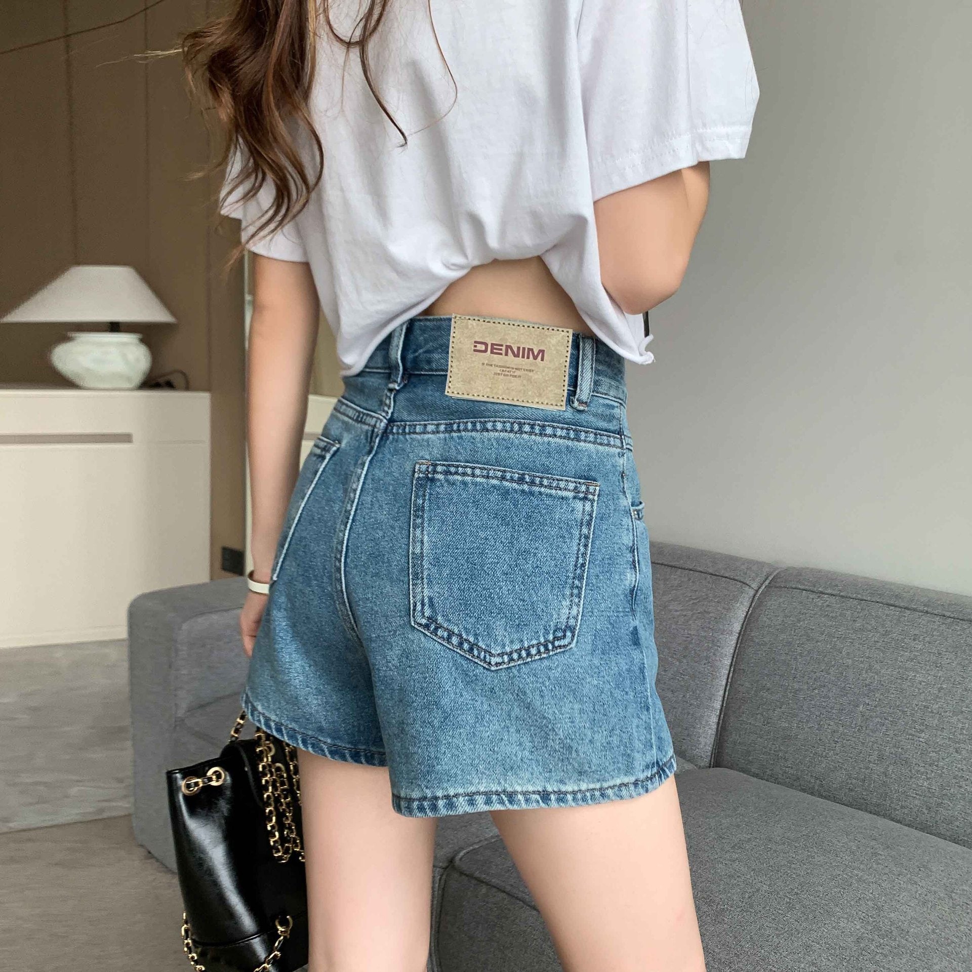 夏に着る女性用ハイウエストデニムショートパンツゆったり着痩せブルーの小さいワイドレッグaラインホットパンツ薄いセクション 夏に着る女性用ハイウエストデニムショートパンツゆったり着痩せブルーの小さいワイドレッグaラインホットパンツ薄いセクション