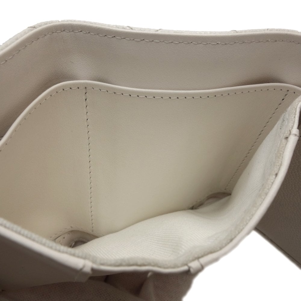 クラシックスモールウォレット ココマーク A84401 三つ折り財布 キャビアスキン ホワイト/180282【中古】