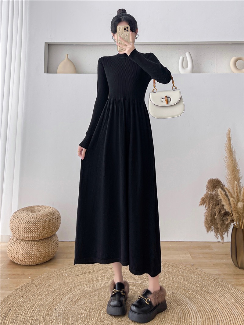 ヘップバーン風黒長袖ニットワンピース子供春冬新作ハーフハイネックウエスト細ボトムロングスカート ヘップバーン風黒長袖ニットワンピース子供春冬新作ハーフハイネックウエスト細ボトムロングスカート