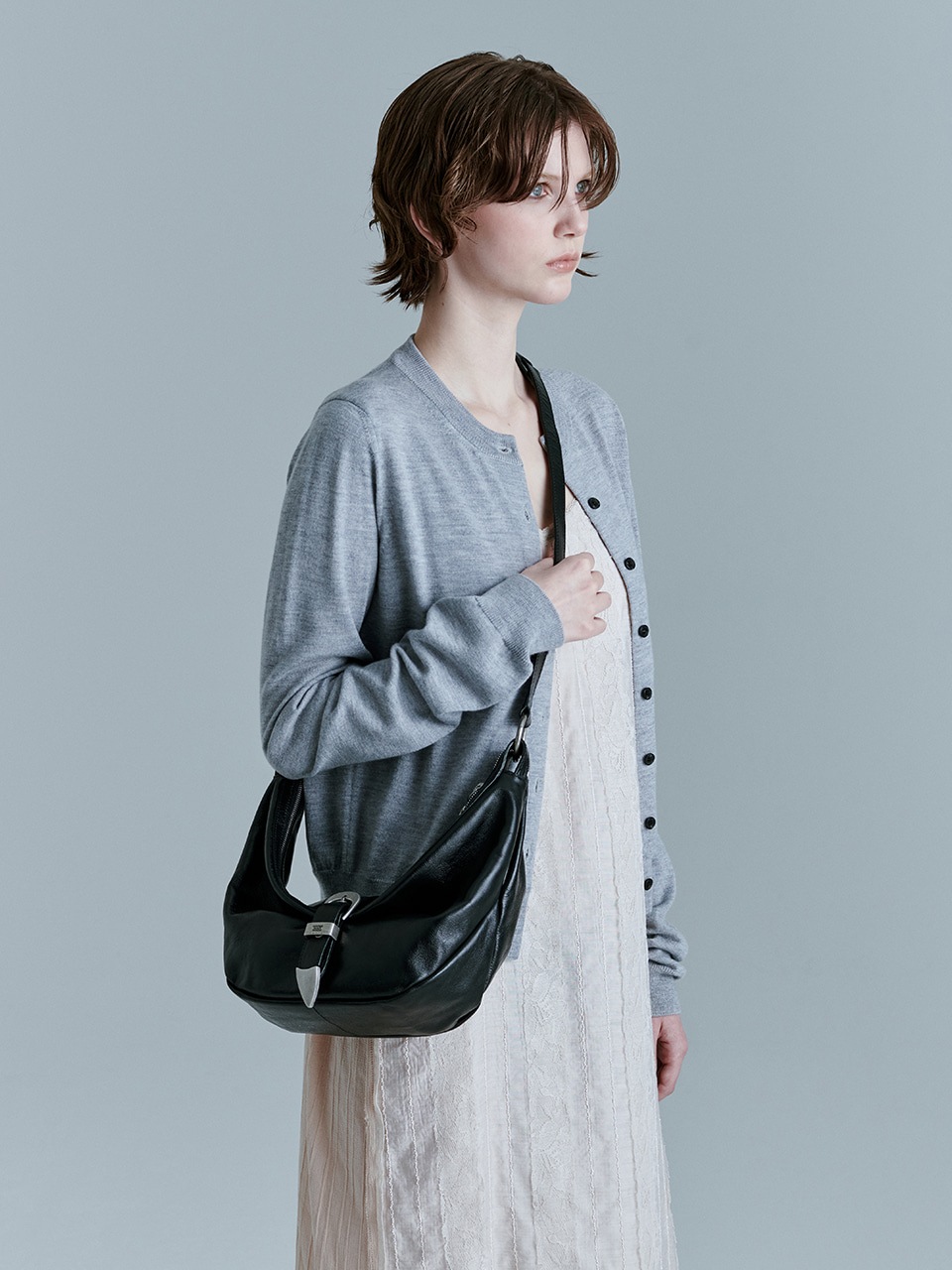 【MARGESHERWOOD】 BELTED HOBO MEDIUM : BLACK GLOSSY PLAIN