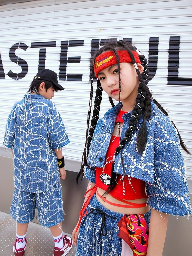 【急速出荷!】デニム スパンコール ダンス衣装 キッズ ジャズ 女の子 へそ出し 白 赤 タンクトップ 男の子 キラキラ 黒 ホワイト Tシャツ 短パン 子供服 ヒップホップ 応援団 団体服 ジュニア