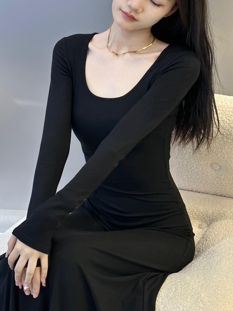 ヘップバーンスタイル黒のインナーアウトドレス子供秋と冬の女性2024新しいパッケージヒップロングスカート早春のシニア感をニット