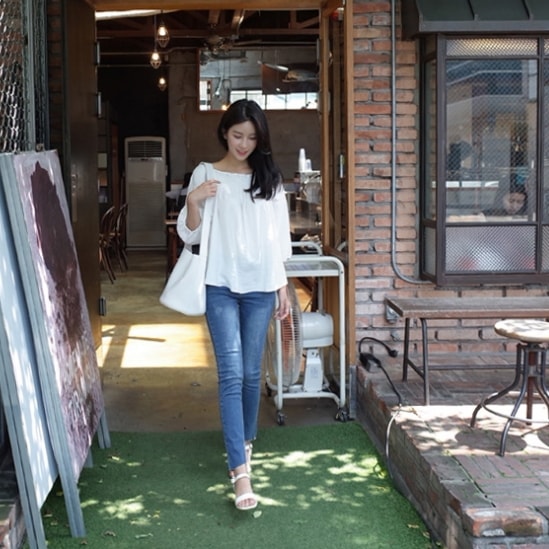 オフショルダー カットソー レディース トップス プルオーバー 丈長め 長袖 オフショルダー ストレート 刺繍 ふわふわ 綿 コットン かわいい 大人可愛い シンプル カジュアル おしゃれ 個性的